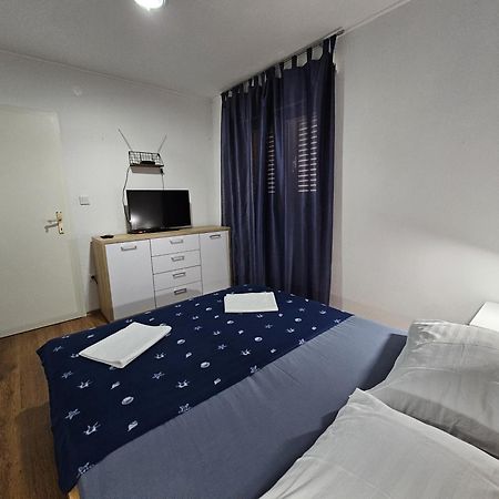 Modern Apartment Nikola In A Quiet Area Kastel Stari Exterior photo