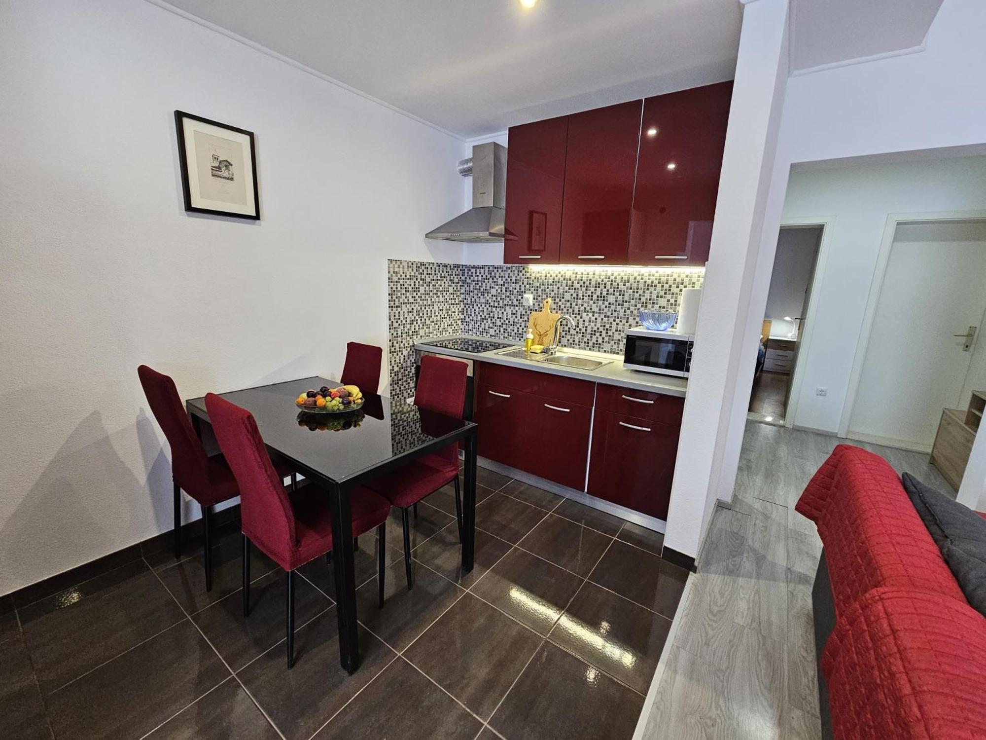 Modern Apartment Nikola In A Quiet Area Kastel Stari Exterior photo